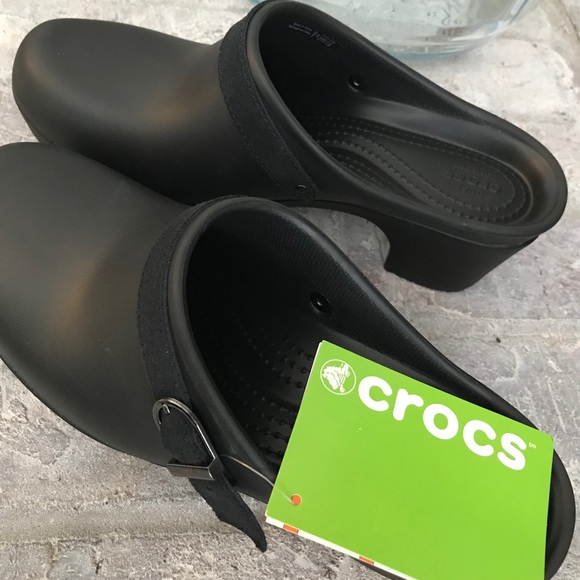 crocs dual comfort clogs
